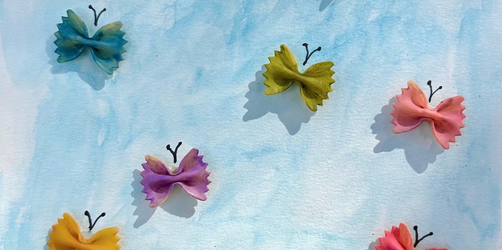 Simple butterfly craft idea for preschoolers and kindergartner using pasta and water colors.