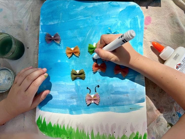 Step by step tutorial for making the cutes butterfly craft out of uncooked noodles. Simply paint and glue your way to an easy spring craft idea for kids.