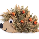 Pine needle fall craft for kids. How to make cute hedgehogs.