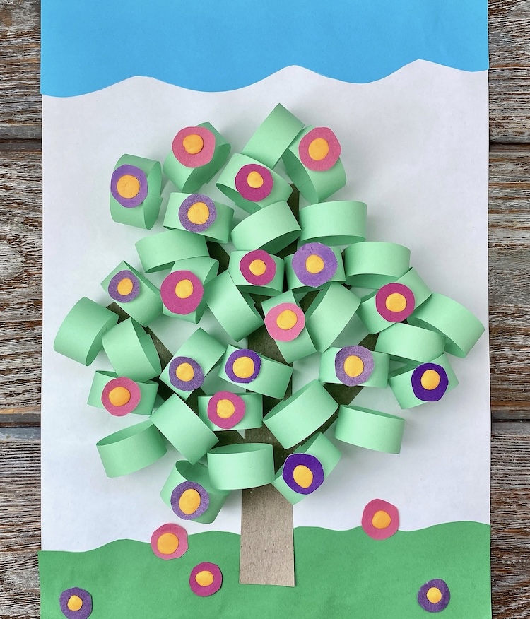 Awesome cheap and easy paper tree craft for preschoolers.