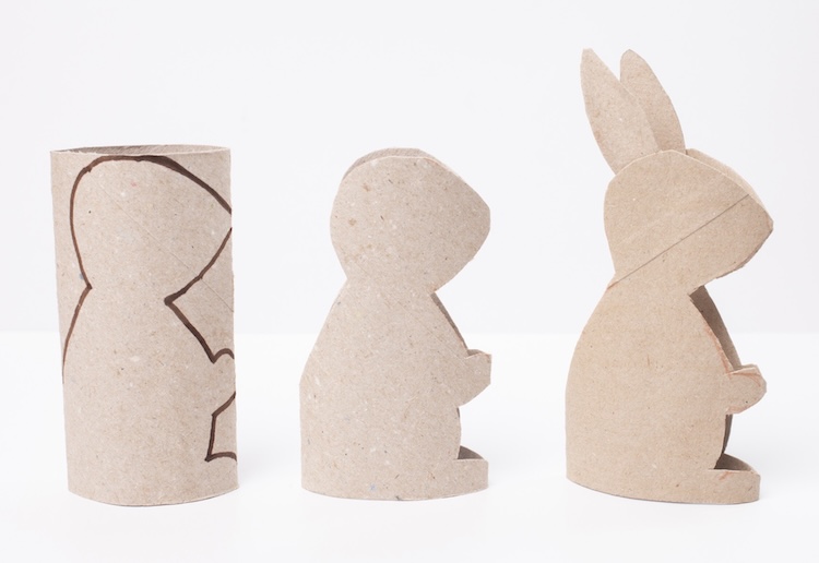How to make the cutest spring time craft. These DIY toilet paper roll bunnies are simple to make for kids.