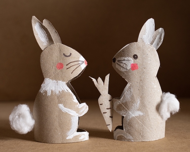 This cheap recycled craft for kids is perfect for spring or Easter! How to make adorable bunnies with toilet paper rolls. Full tutorial and instructions included.