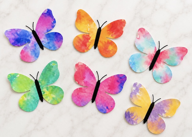 Easy spring craft for kids - How to make colorful butterflies with tissue paper and a spray bottle.