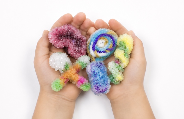 Making borax crystals with pipe cleaners is a fun science experiment, craft, and rainy day activity for kids. 