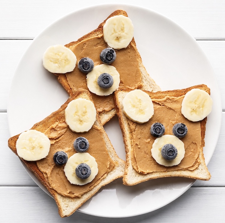 How to make teddy bear toast with peanut butter, bananas, and blueberries. 