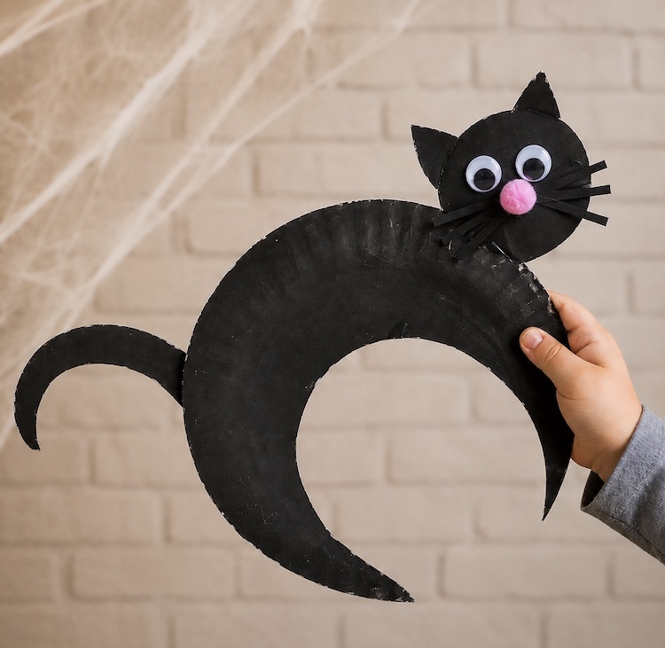 Easy and simple black cat craft for Halloween made with a cheap paper plate and black paint. 