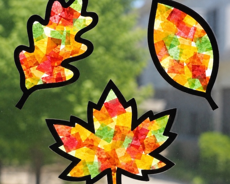 Step by Step Craft Tutorial: How to make fall leaf suncatchers with tissue paper and contact paper! A simple yet impressive Autumn craft to bring some color to your windows.
