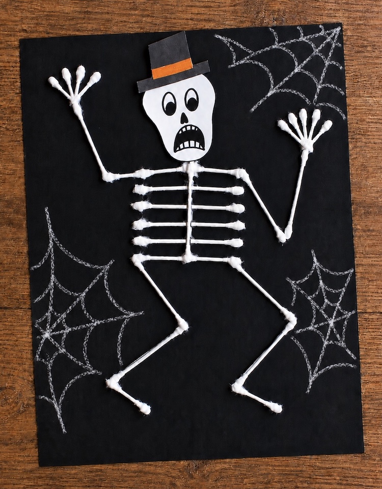 Super easy and fun Spooky Skeleton craft for kids to make this Halloween with cheap supplies, no shopping required! Just q tips, construction paper, and glue. A simple yet impressive Halloween craft that an be made at home or even in the classroom.