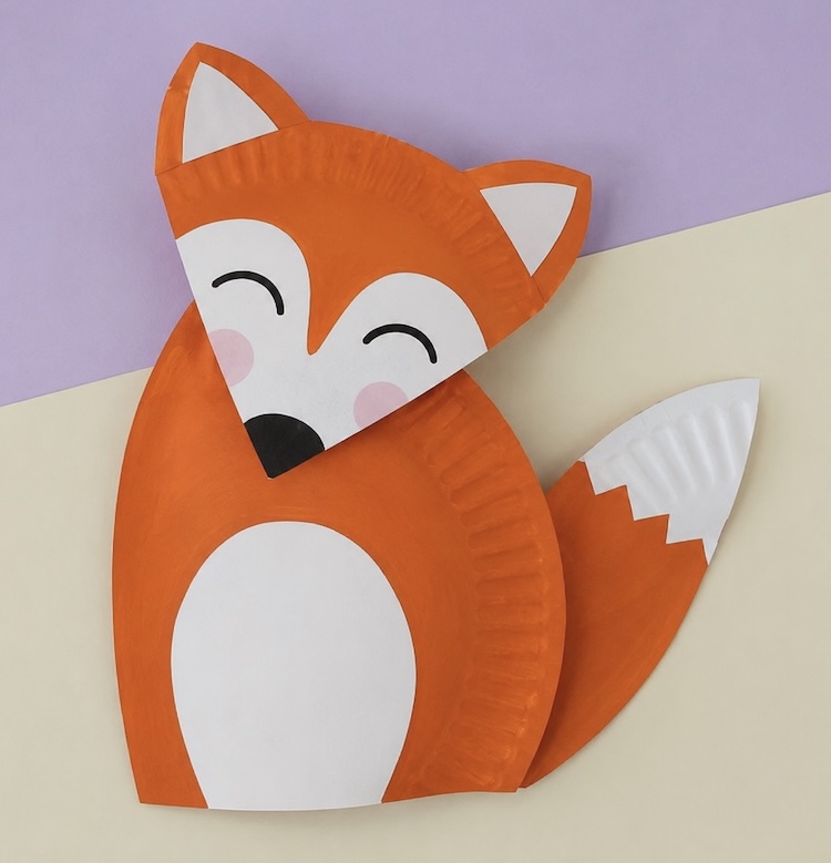 Cute paper plate fox craft for kids to make in the fall. 