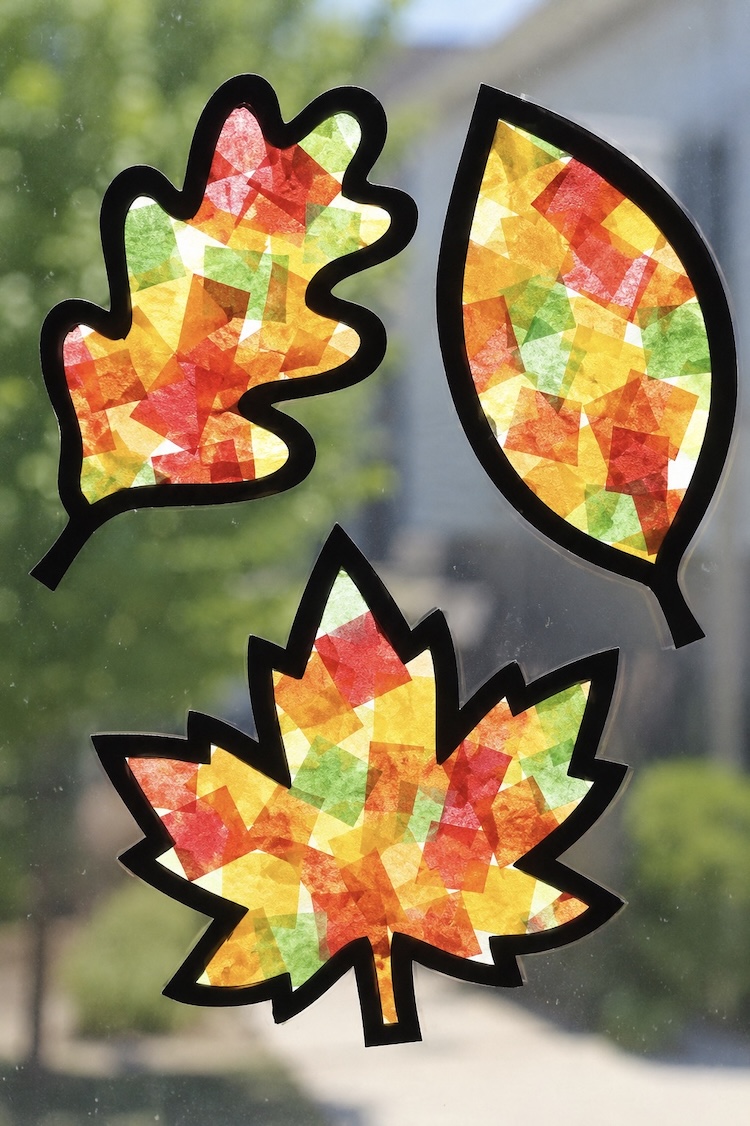 Easy and impressive fall craft for kids. How to make a DIY maple leaf Suncatcher using tissue paper and a free printable template with 2 leaf options.