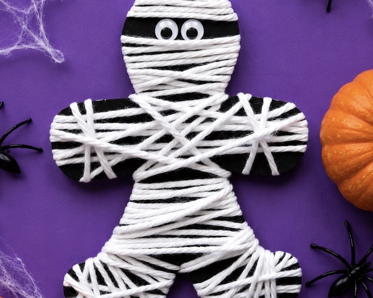 How to make yarn mummies with a full step by step tutorial and free printable. This easy Halloween craft is ideal for kids of all ages and is cheap and simple to make with recycled materials.