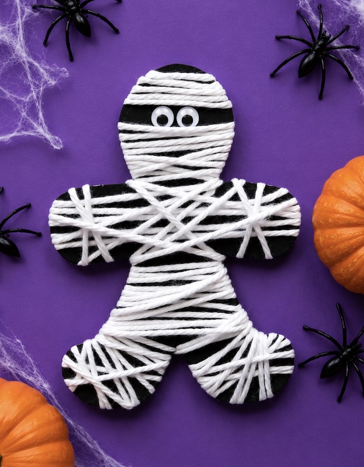 How to make yarn mummies with a full step by step tutorial and free printable. This easy Halloween craft is ideal for kids of all ages and is cheap and simple to make with recycled materials.