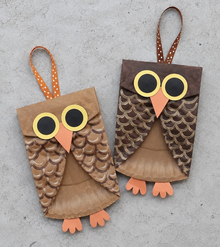 How to make the cutest paper plate owls for fall. 