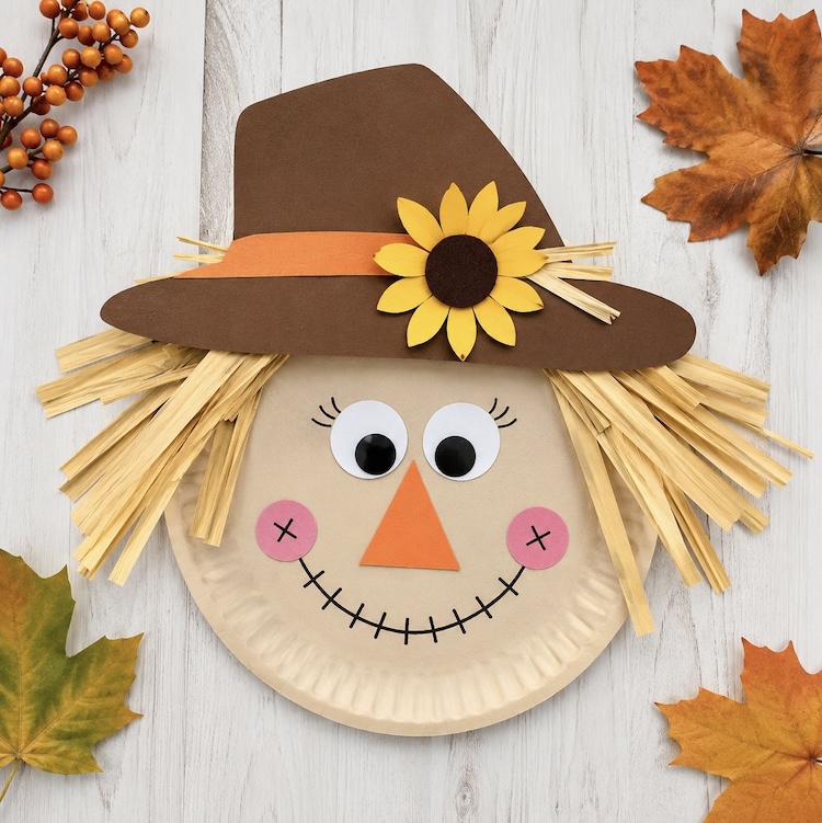 How to make the cutest craft scarecrow with a paper plate, paint, and construction paper. 