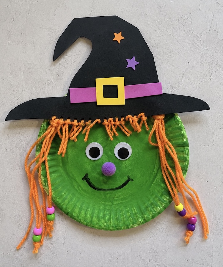 Easy paper plate crafts for kids to make. How to make a wicked green witch with a hat and yarn hair!