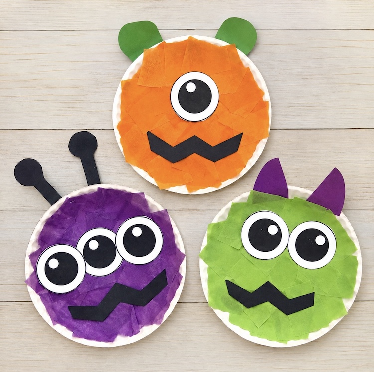 Easy paper plate monster craft for toddlers and preschool age kids to make for Halloween. 