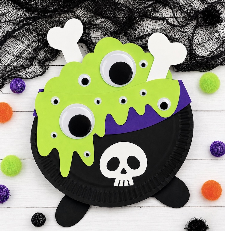 Witches brew spooky paper plate project for Halloween. 