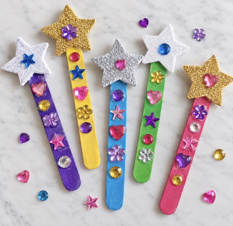 DIY Popsicle Stick Craft | How to make magic wand reading pointers. A simple project for kids to make that helps with reading skills.