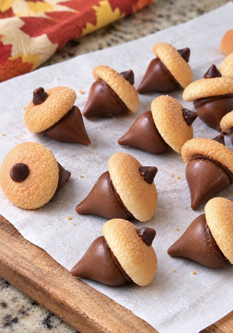 How to make a yummy chocolate treat for Thanksgiving that looks just like holiday acorns.