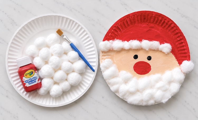 How to make a fluffy beard Santa for Christmas with a paper plate and white cotton balls. An easy craft for preschoolers and kindergarteners to try at home over winter break.