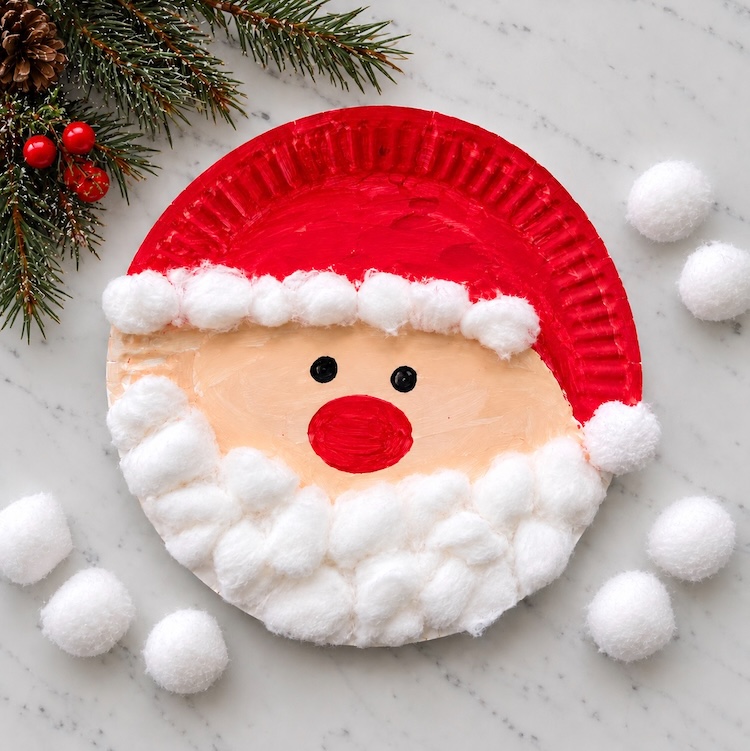 How to make the easiest Santa Claus craft for Christmas using a paper plate, paint, and cotton balls. This simple kids craft is great for younger children including preschoolers to make at home or in their classroom.