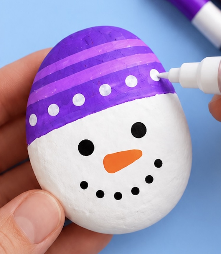 How to make snowman rocks with a step by step tutorial.