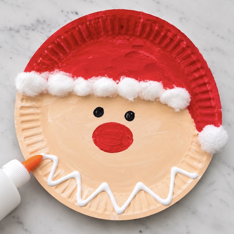 Step by step tutorial on how to make a cute Santa Clause paper plate craft for Christmas. 
